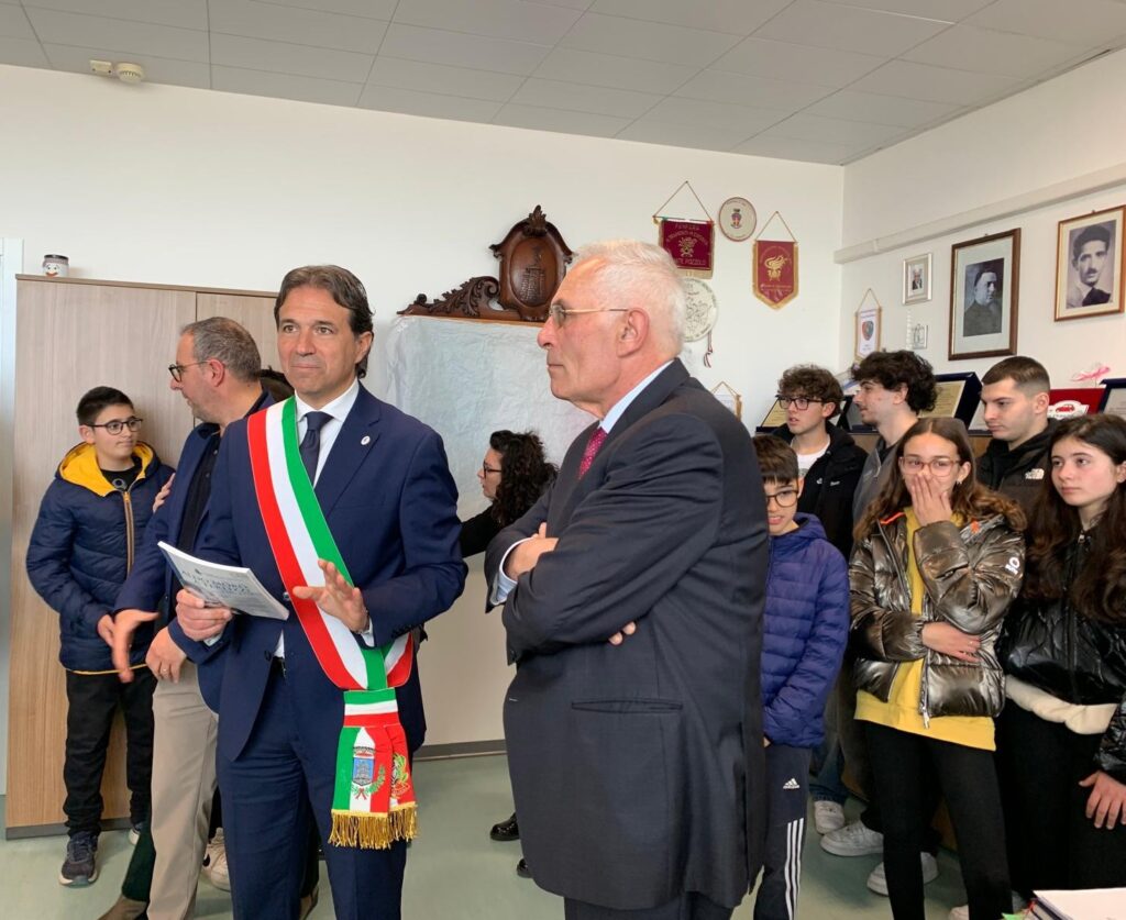 Cerimonia di donazione della Bandiera Italiana appartenuta ad Aldo Moro, offerta alla Comunità dall'on. Gero Grassi - 26 Marzo 2026